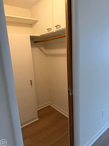 2121 CLAWSON Avenue, Royal Oak, MI 48073