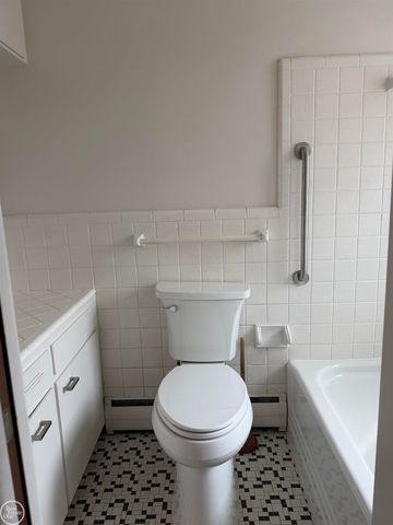 2121 CLAWSON Avenue, Royal Oak, MI 48073