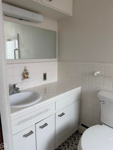 2121 CLAWSON Avenue, Royal Oak, MI 48073