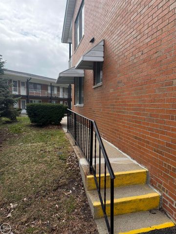 2121 CLAWSON Avenue, Royal Oak, MI 48073