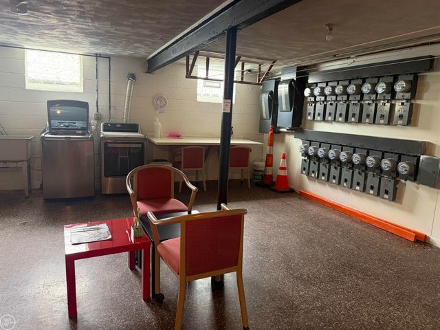 2121 CLAWSON Avenue, Royal Oak, MI 48073