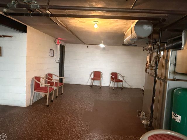 2121 CLAWSON Avenue, Royal Oak, MI 48073