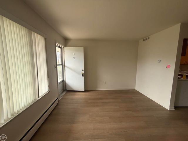 2121 CLAWSON Avenue, Royal Oak, MI 48073