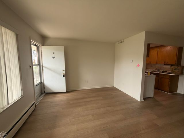 2121 CLAWSON Avenue, Royal Oak, MI 48073