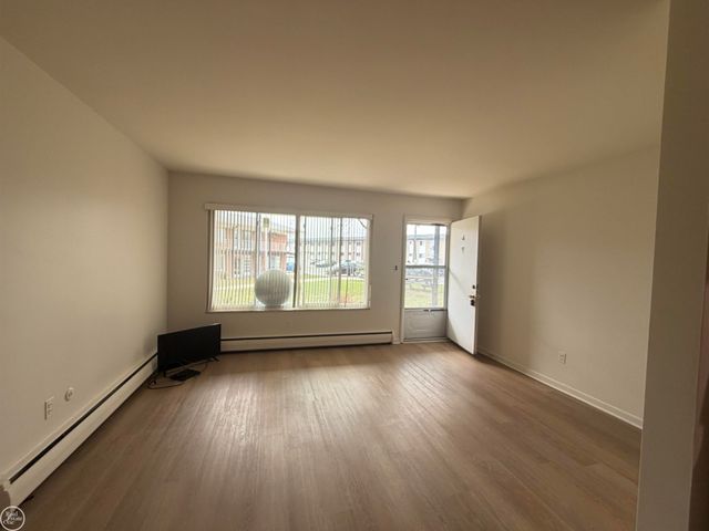 2121 CLAWSON Avenue, Royal Oak, MI 48073