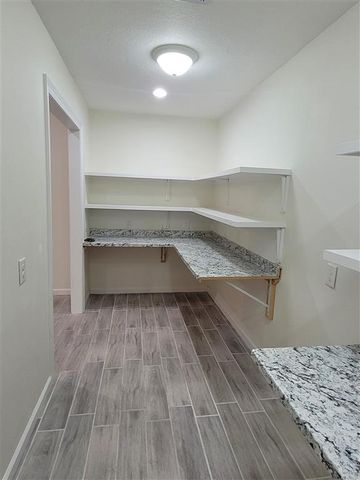 812 E Hwy 90 Highway, Iowa, LA 70647