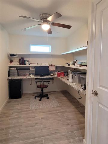 812 E Hwy 90 Highway, Iowa, LA 70647