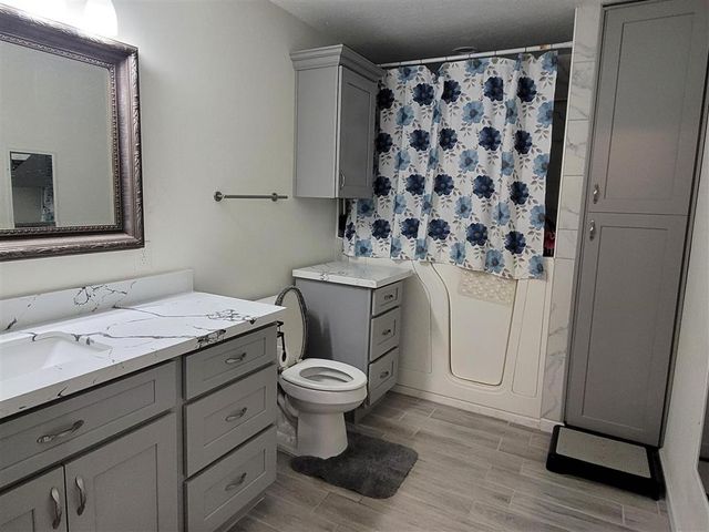 812 E Hwy 90 Highway, Iowa, LA 70647