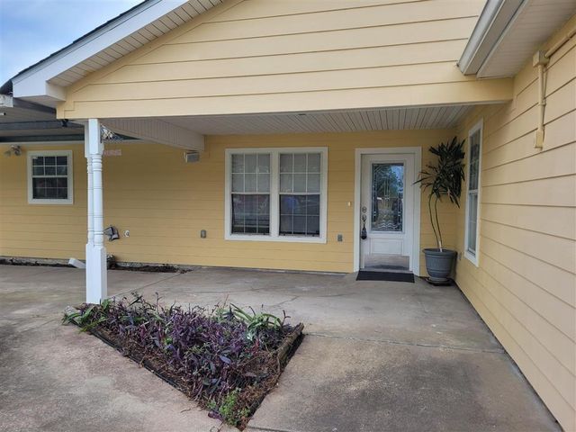 812 E Hwy 90 Highway, Iowa, LA 70647