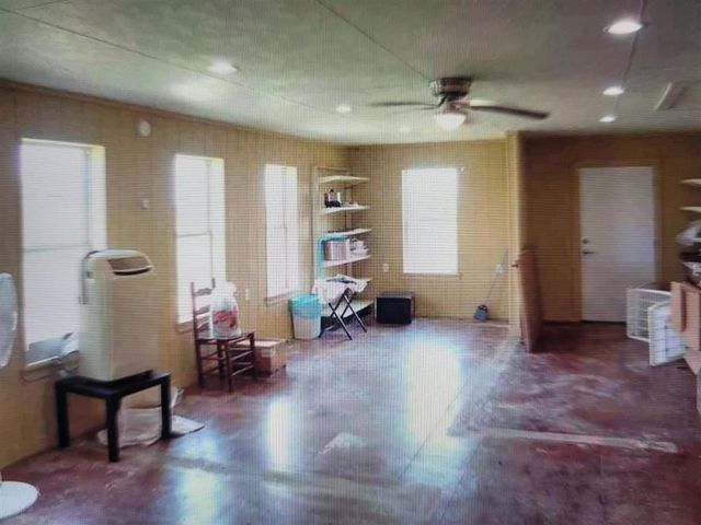 812 E Hwy 90 Highway, Iowa, LA 70647