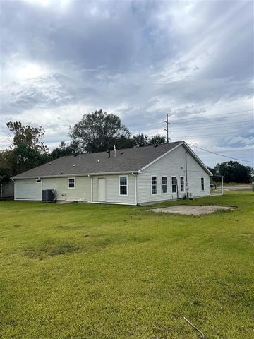 812 E Hwy 90 Highway, Iowa, LA 70647