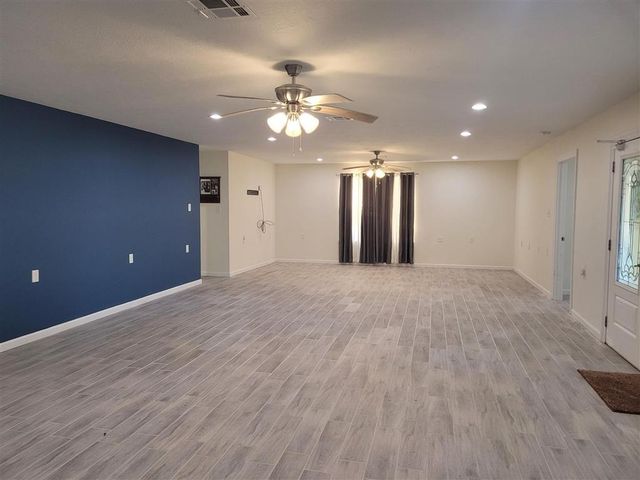 812 E Hwy 90 Highway, Iowa, LA 70647