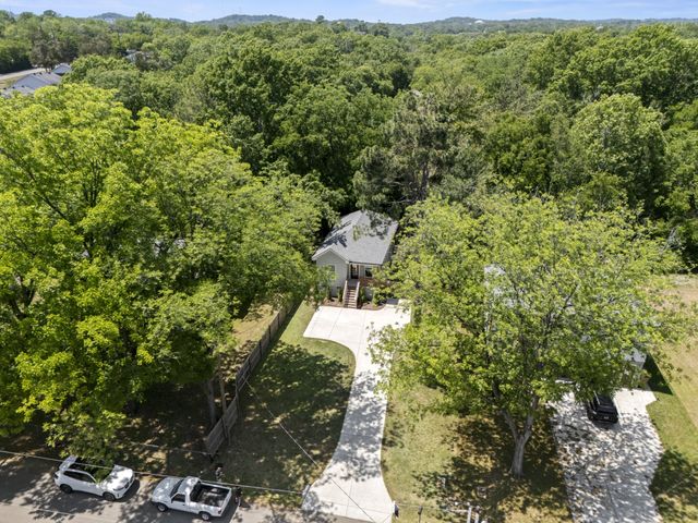 1102 Fernbank Dr, Madison, TN 37115