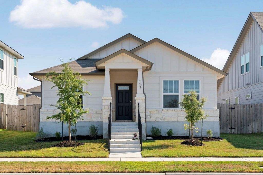 107 Magnolia Ranch LN, Hutto, TX 78634