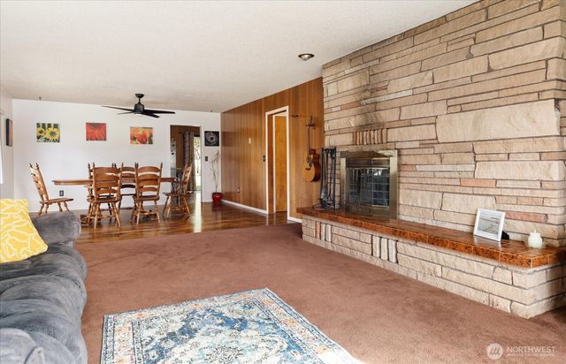 1552 NE Narrows Avenue, Oak Harbor, WA 98277