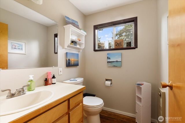 1552 NE Narrows Avenue, Oak Harbor, WA 98277