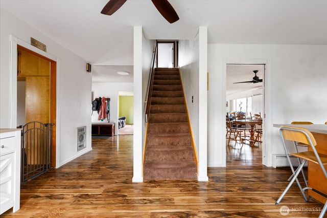 1552 NE Narrows Avenue, Oak Harbor, WA 98277