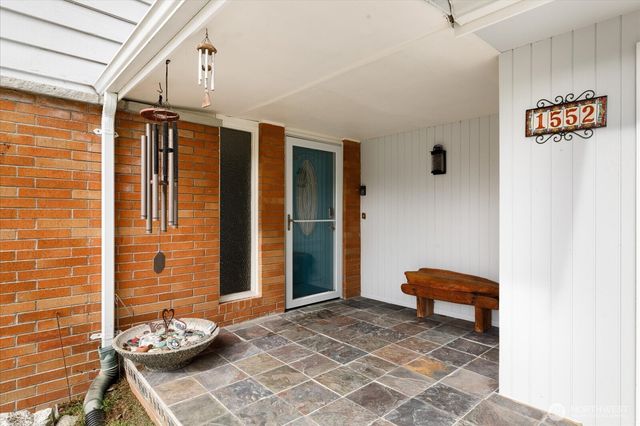 1552 NE Narrows Avenue, Oak Harbor, WA 98277