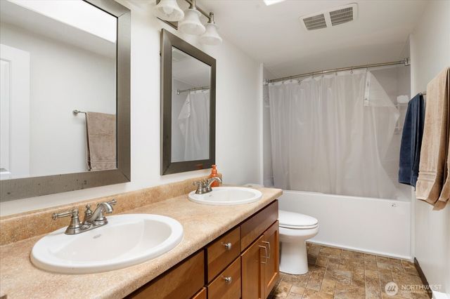 1552 NE Narrows Avenue, Oak Harbor, WA 98277