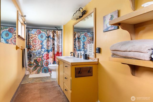 1552 NE Narrows Avenue, Oak Harbor, WA 98277