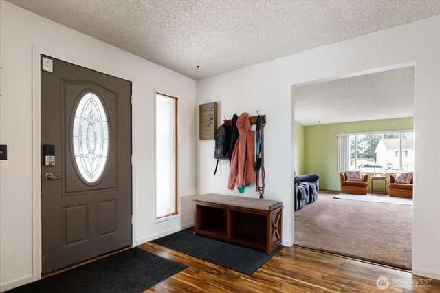 1552 NE Narrows Avenue, Oak Harbor, WA 98277