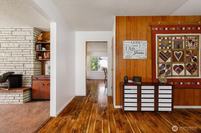 1552 NE Narrows Avenue, Oak Harbor, WA 98277