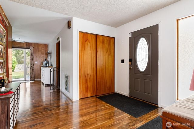 1552 NE Narrows Avenue, Oak Harbor, WA 98277