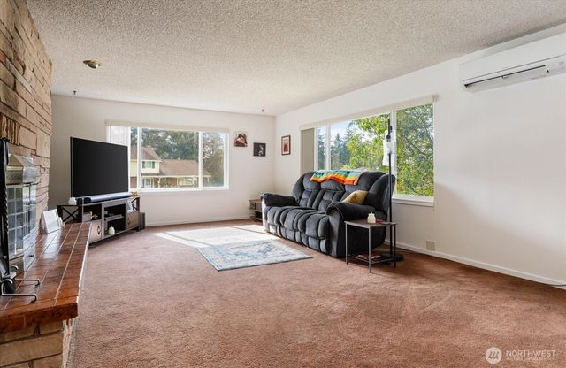 1552 NE Narrows Avenue, Oak Harbor, WA 98277