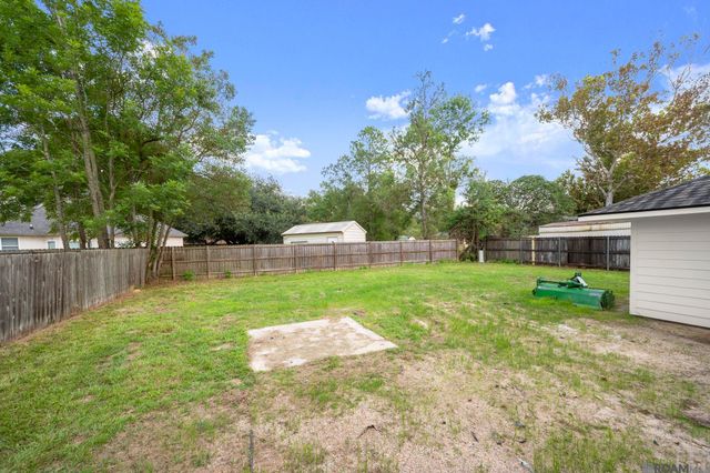 10844 Carmel Dr, Baton Rouge, LA 70818