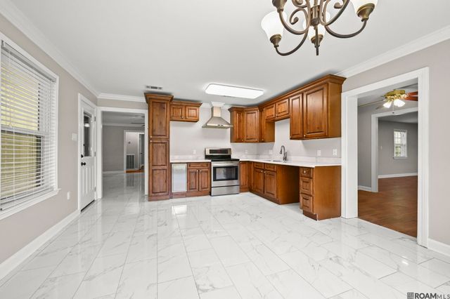 10844 Carmel Dr, Baton Rouge, LA 70818