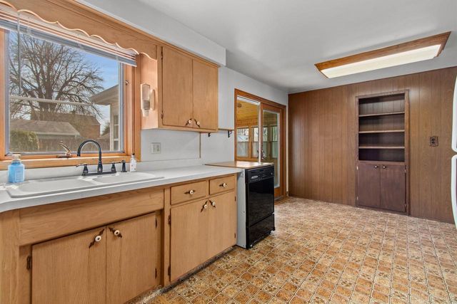 241 SUNSET DRIVE, Menasha, WI 54952