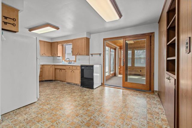 241 SUNSET DRIVE, Menasha, WI 54952