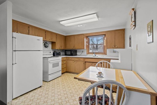 241 SUNSET DRIVE, Menasha, WI 54952