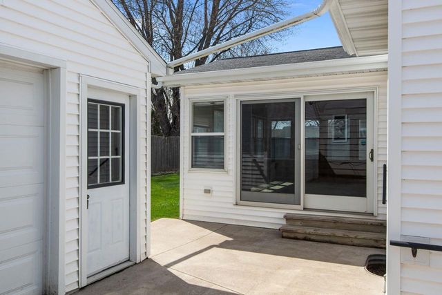 241 SUNSET DRIVE, Menasha, WI 54952