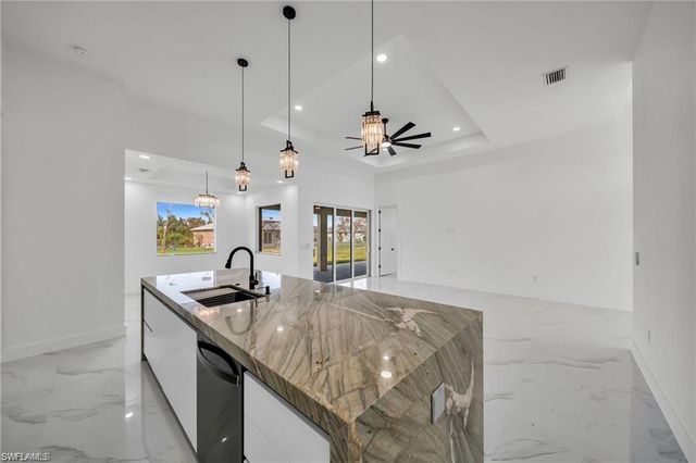 427 SW 21st TER, Cape Coral, FL 33991