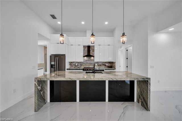 427 SW 21st TER, Cape Coral, FL 33991