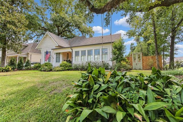 1002 Iris Street, Lake Charles, LA 70601