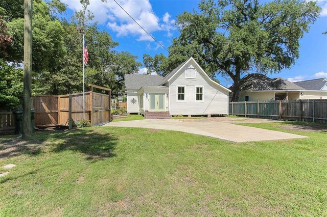 1002 Iris Street, Lake Charles, LA 70601