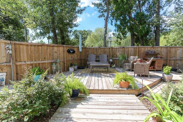 1002 Iris Street, Lake Charles, LA 70601