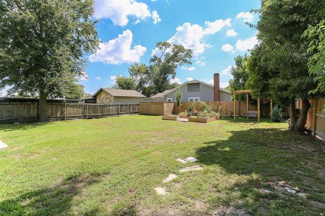 1002 Iris Street, Lake Charles, LA 70601