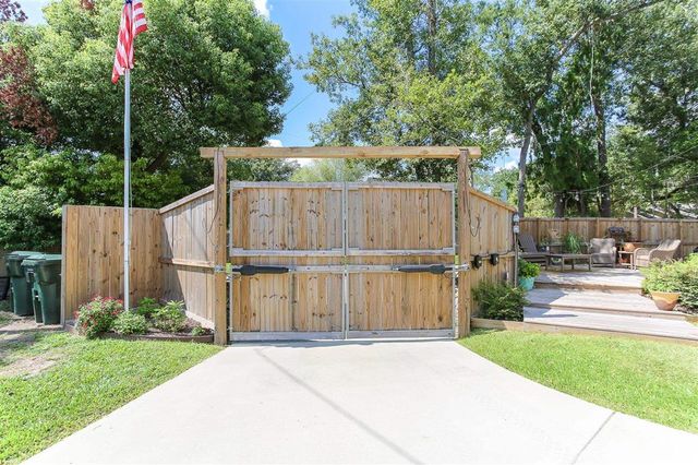 1002 Iris Street, Lake Charles, LA 70601