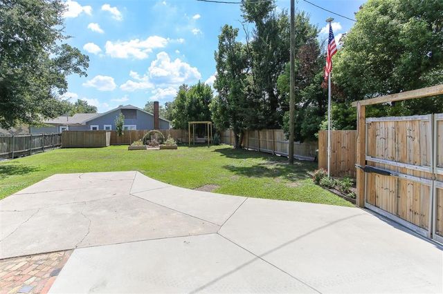 1002 Iris Street, Lake Charles, LA 70601