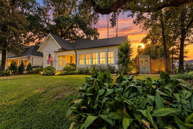 1002 Iris Street, Lake Charles, LA 70601