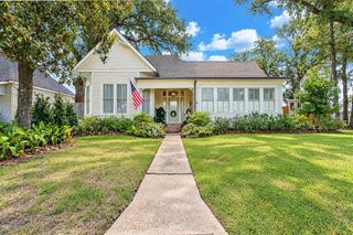 1002 Iris Street, Lake Charles, LA 70601