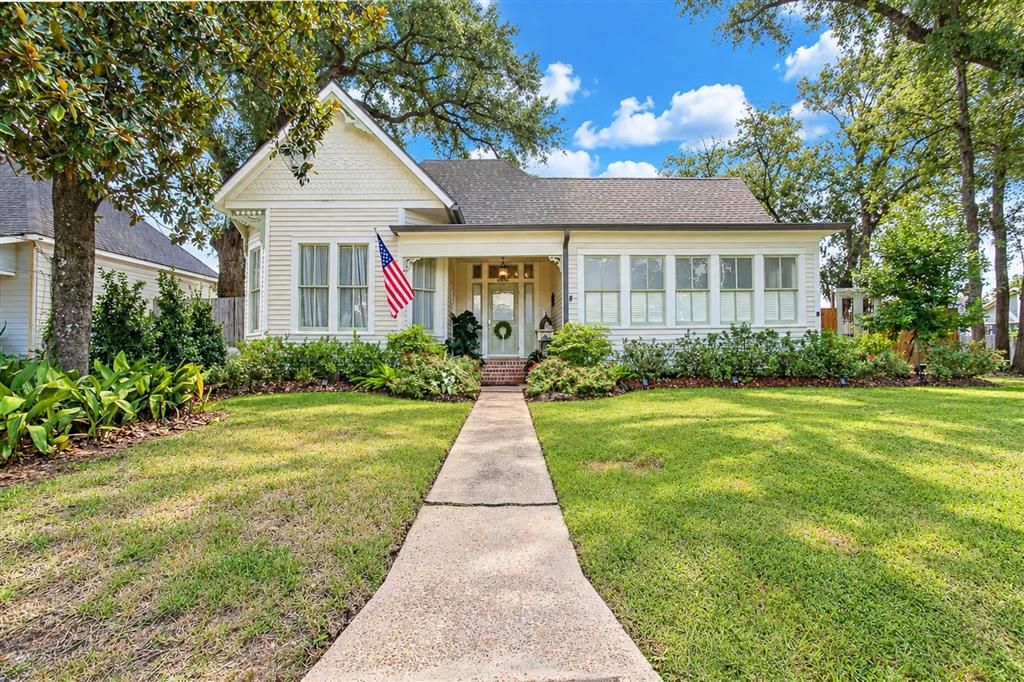 1002 Iris Street, Lake Charles, LA 70601