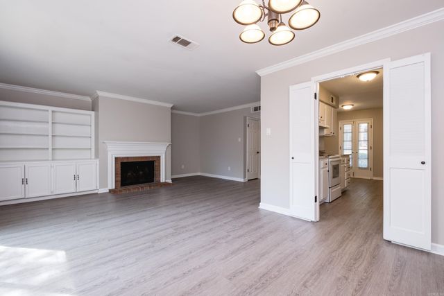 70 Kingsbridge Way Drive, Little Rock, AR 72212