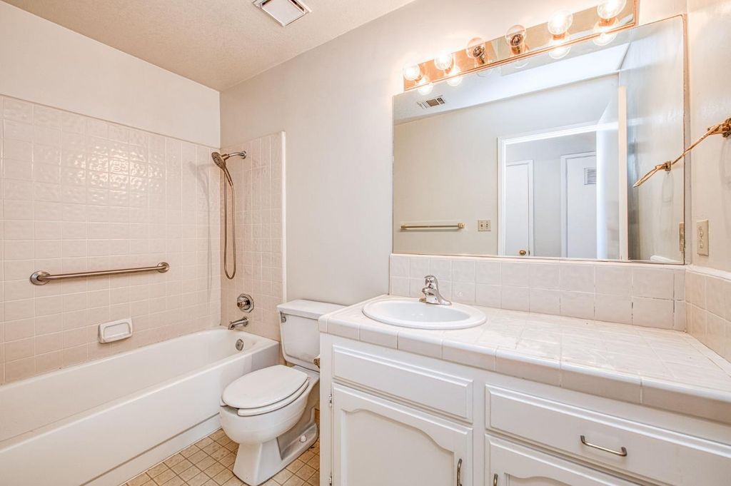 Image 11 of property listing at 2535 Sierra Avenue, Clovis, CA 93611