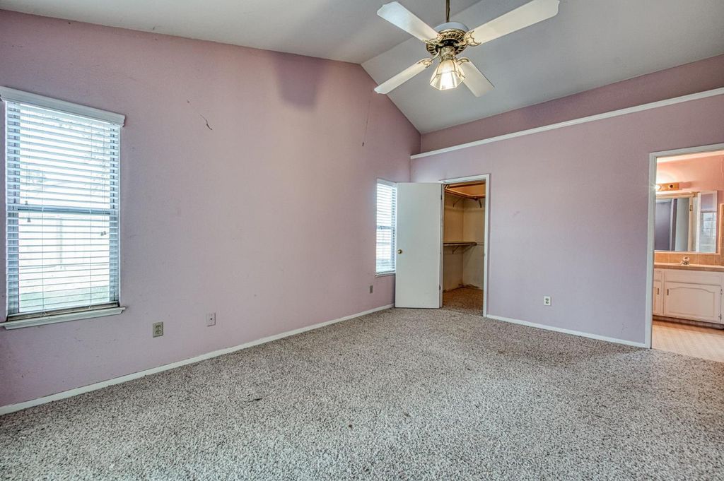 Image 14 of property listing at 2535 Sierra Avenue, Clovis, CA 93611