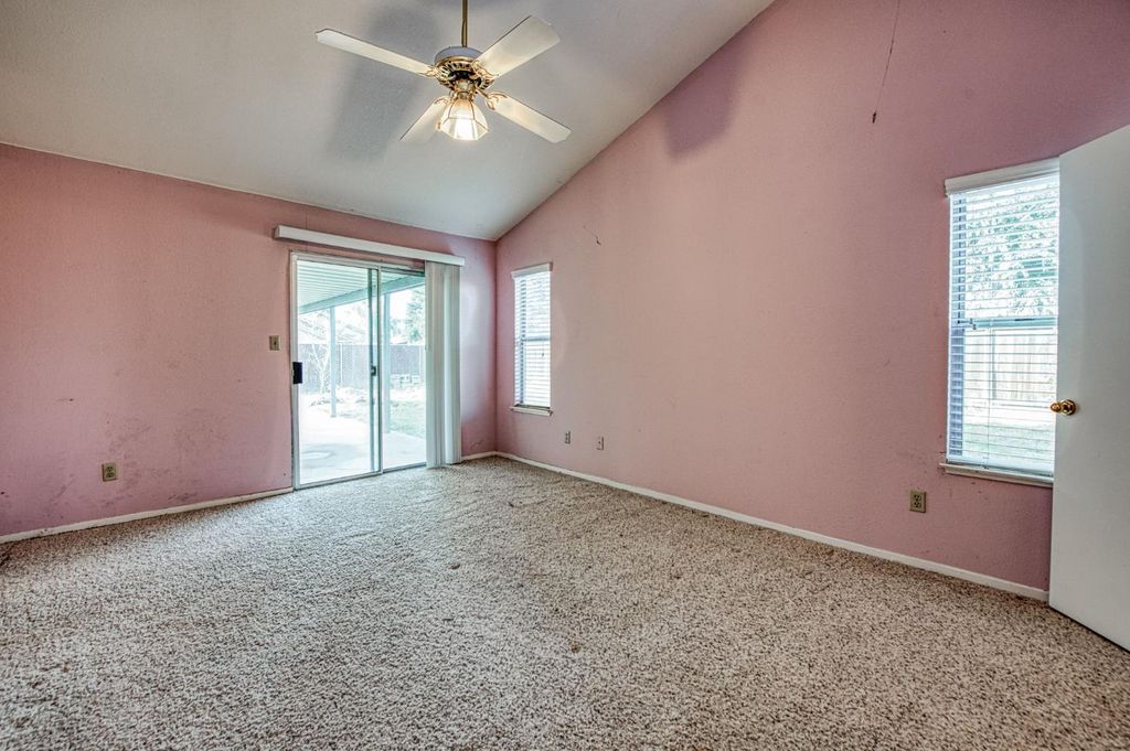 Image 15 of property listing at 2535 Sierra Avenue, Clovis, CA 93611