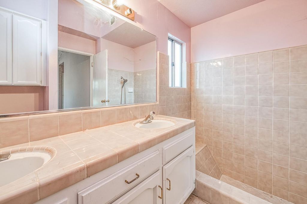 Image 16 of property listing at 2535 Sierra Avenue, Clovis, CA 93611